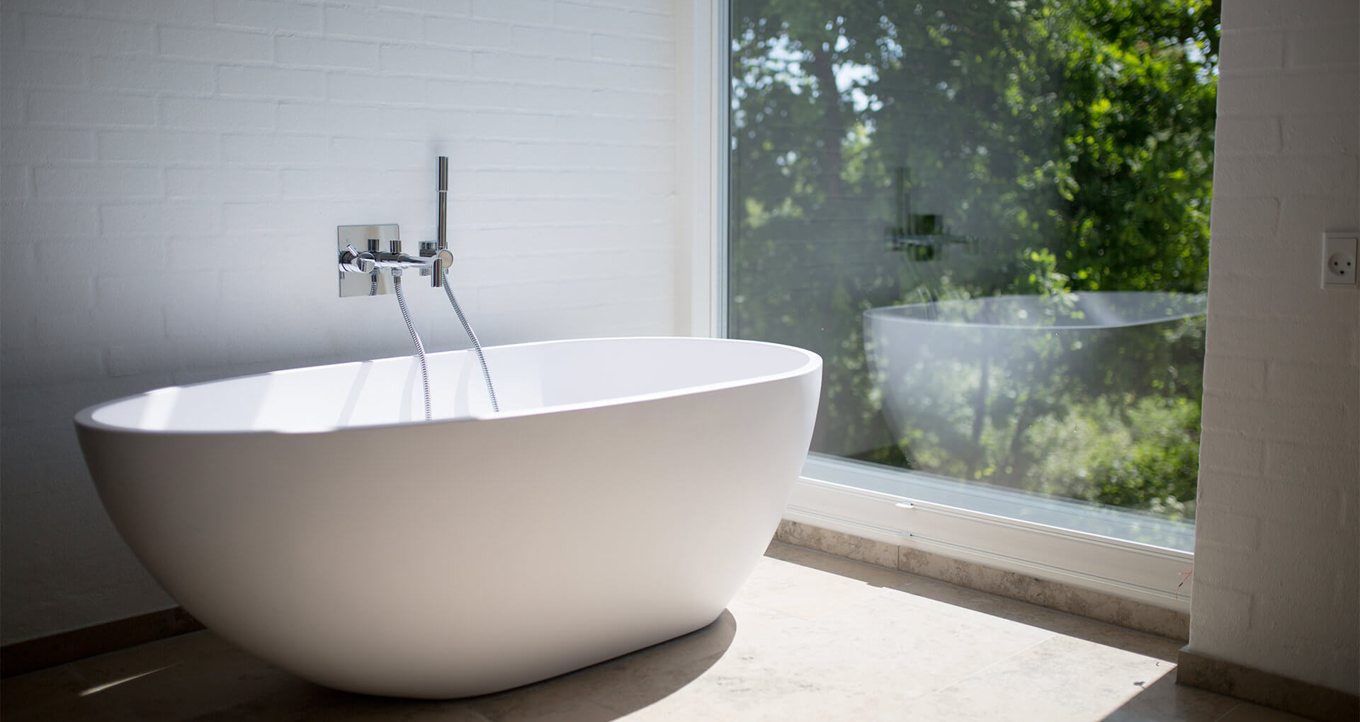 Design-Badsanierung - Ihr Weg zum Traumbad mit freistehender Wanne. Planung & Umsetzung vom Meisterbetrieb EMA Installationen in Wien & NÖ.