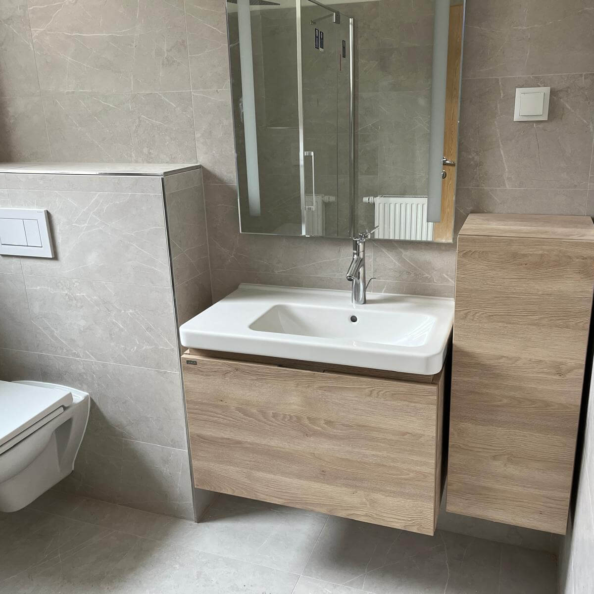 Gesamtsanierung Bad & WC: Ein barrierefreier und funktionaler Sanitärbereich, neu gestaltet von EMA Installationen im Bezirk Bruck an der Leitha. 