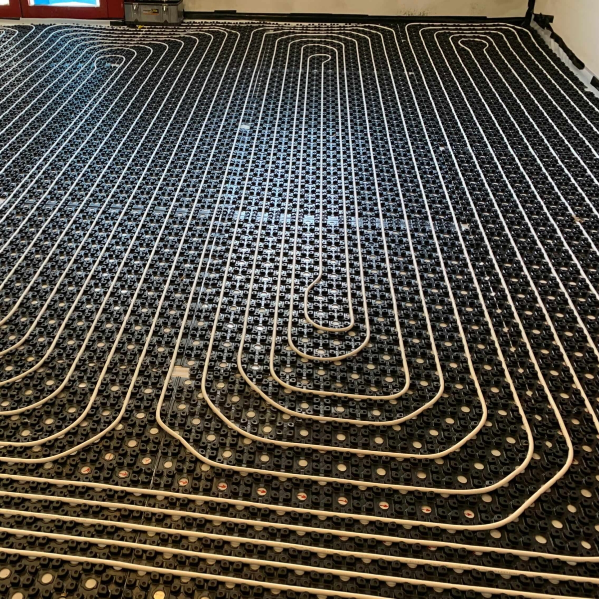 Dünnschicht-Fußbodenheizung (Multitherm Noppenplatte): Ideale Sanierungslösung für Altbauwohnungen in 1150 Wien von Ihrem EMA Installateur. 