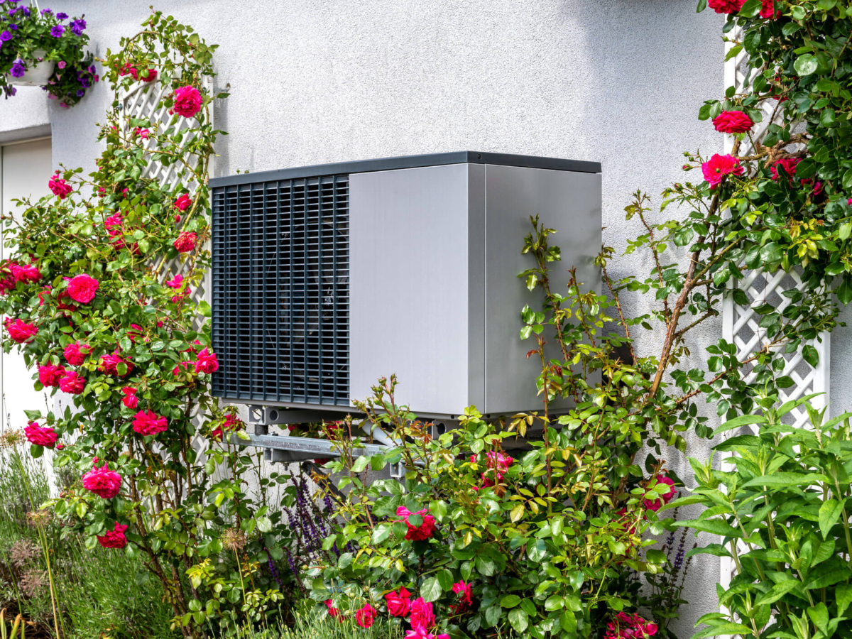 Moderne Heizsysteme im Vergleich: Wärmepumpe oder Pelletsheizung. Nachhaltig heizen mit EMA Installationen in Wien und Niederösterreich.