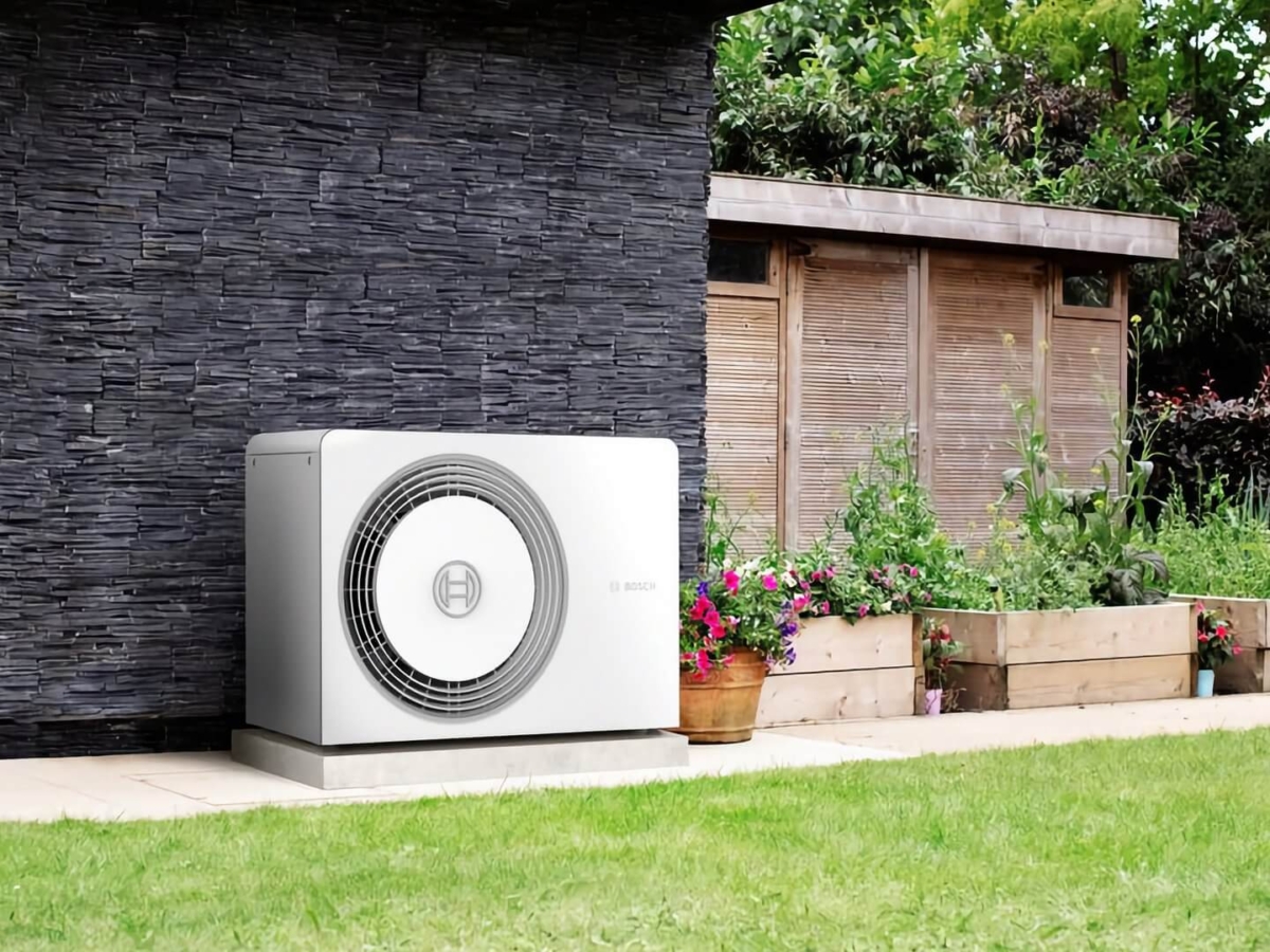 Kesseltausch 2026: Hocheffiziente Bosch Wärmepumpe installieren und bis zu 15.500 Euro Gesamtförderung sichern mit EMA Installationen Wien.